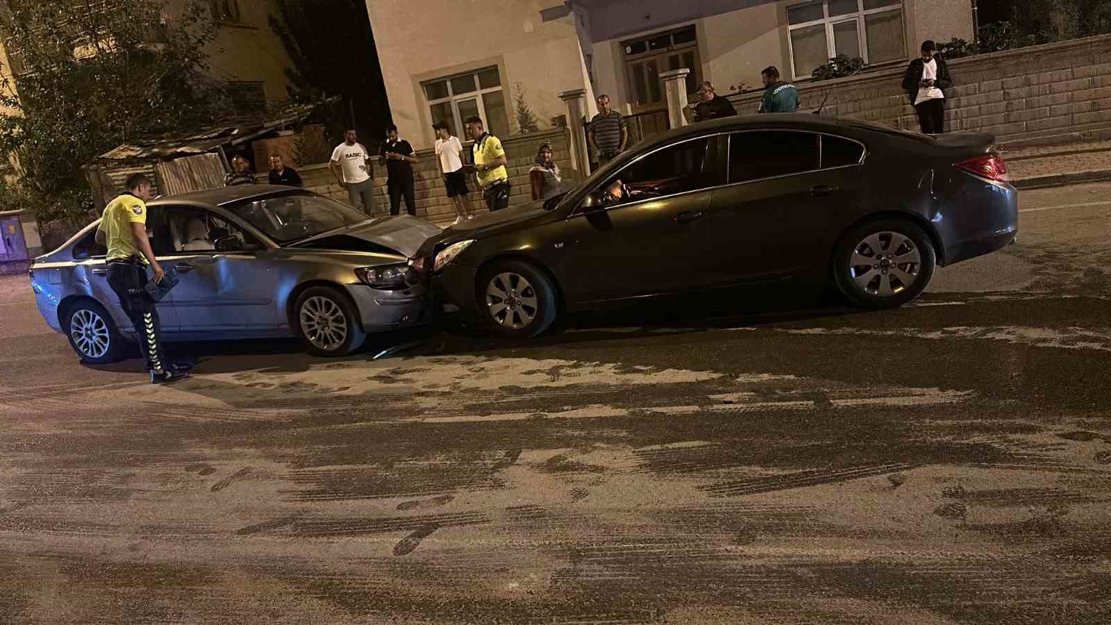 Konya’da iki ayrı kazada 6 kişi yaralandı