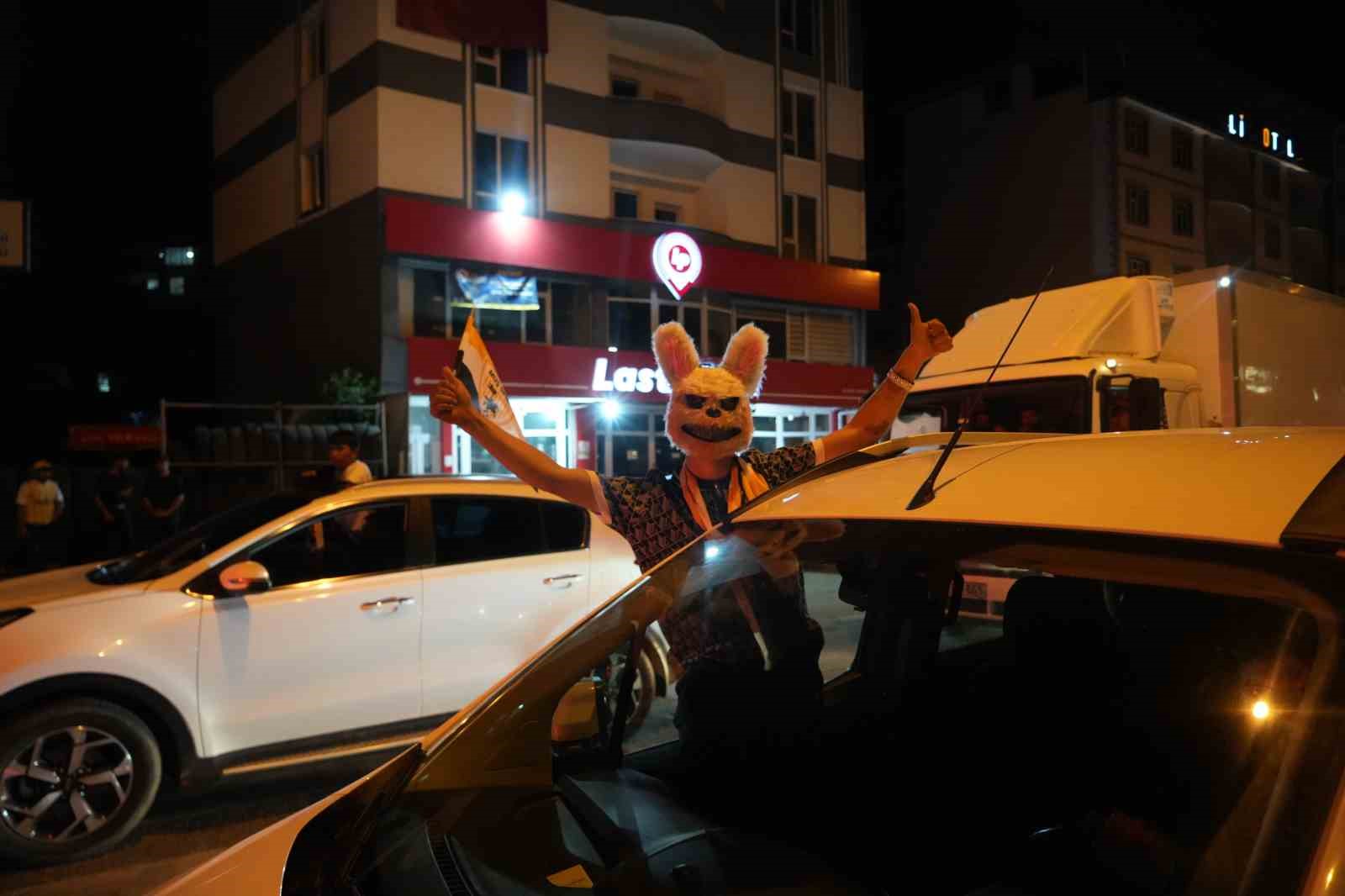 Muşspor’un şampiyonluk kupası coşkuyla karşılandı