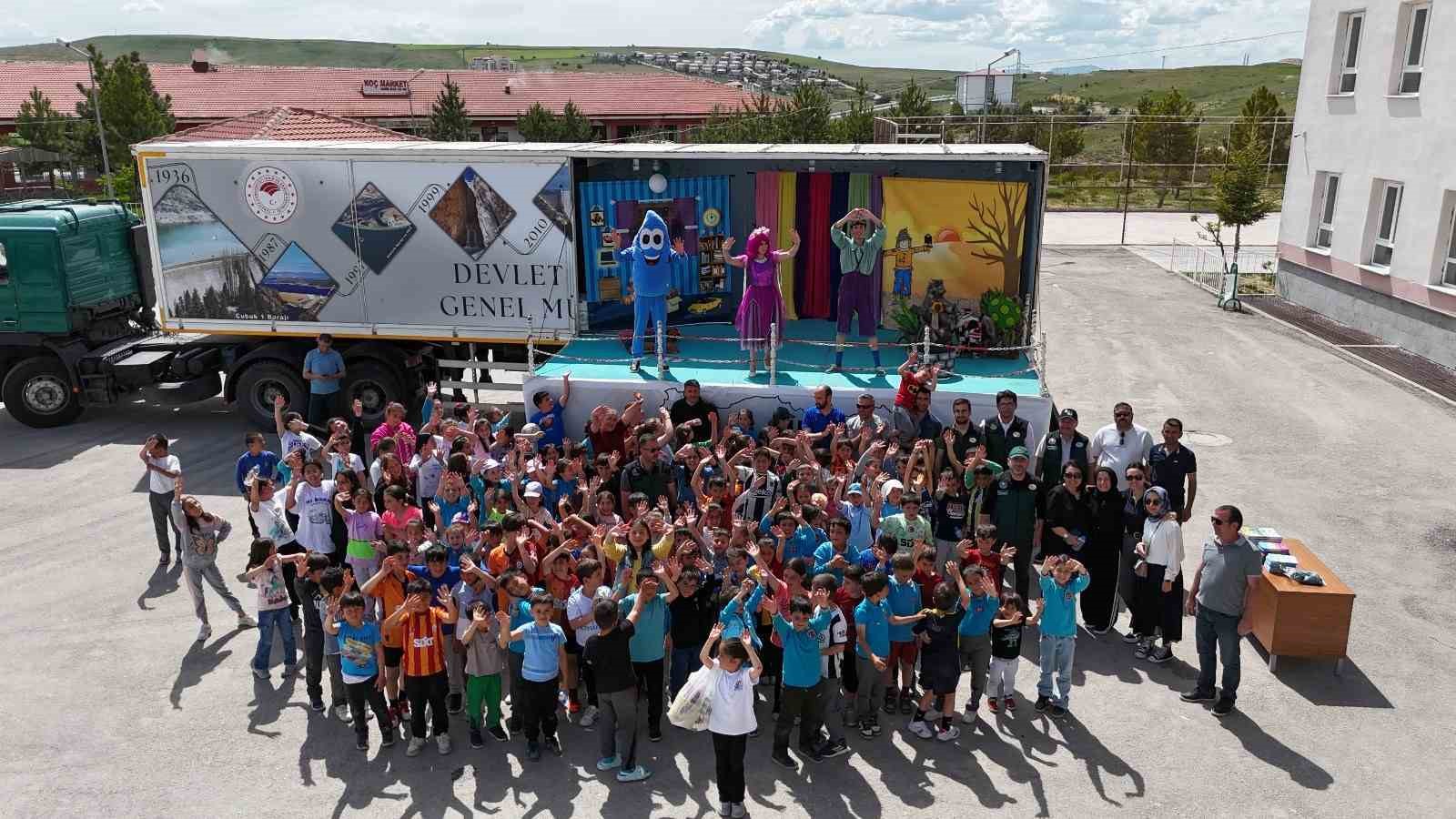 Bayburt’ta çocuklara suyun önemi tiyatroyla anlatıldı