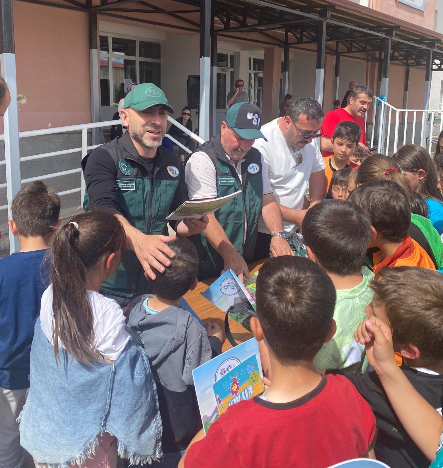 Bayburt’ta çocuklara suyun önemi tiyatroyla anlatıldı
