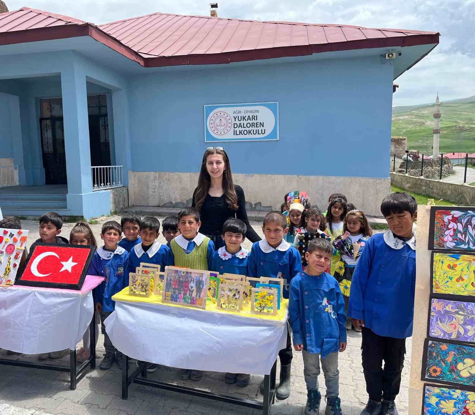 Minik tasarımcılardan geri dönüşüm defilesi