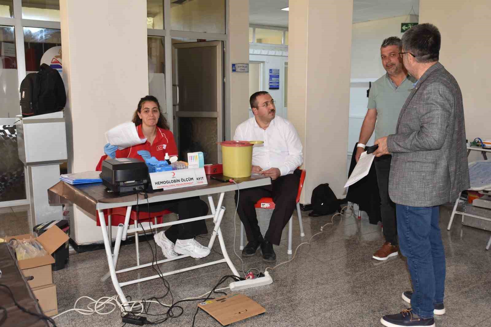 ESKİ’den Kızılay’a kan bağışı