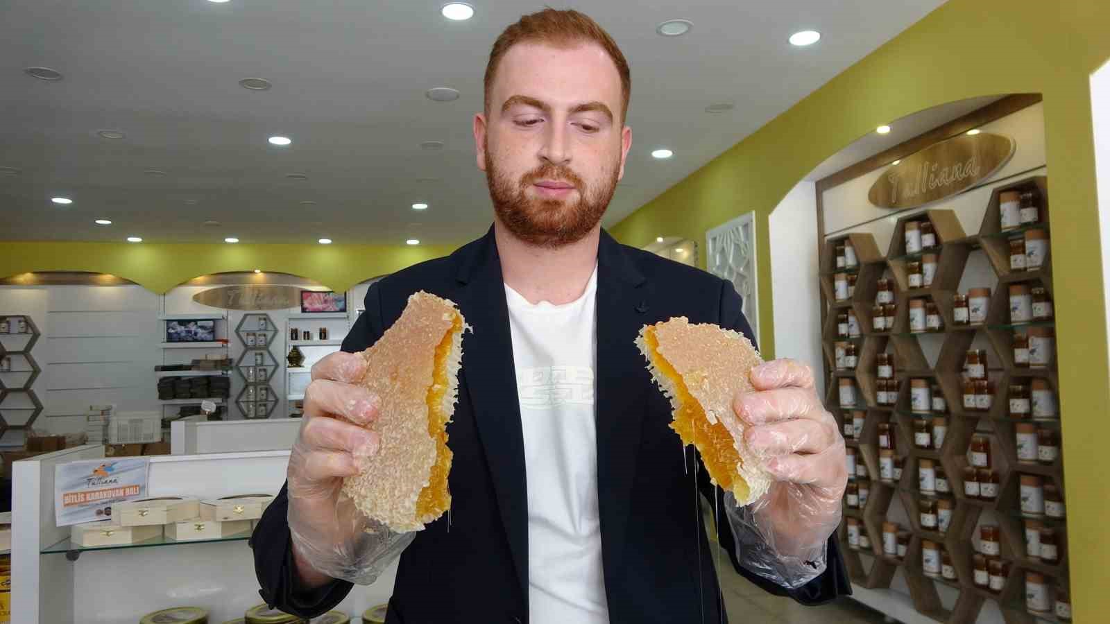 Bitlis balı Paris’te bir kez daha ’Altın Bal’ ödülü aldı