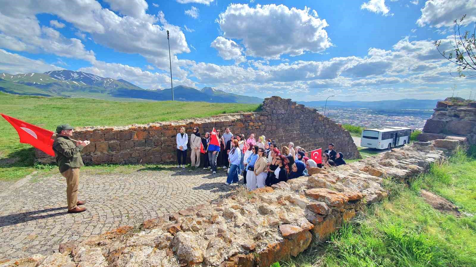 Turizm Fakültesi öğrencileri tabyalarda ders yaptı
