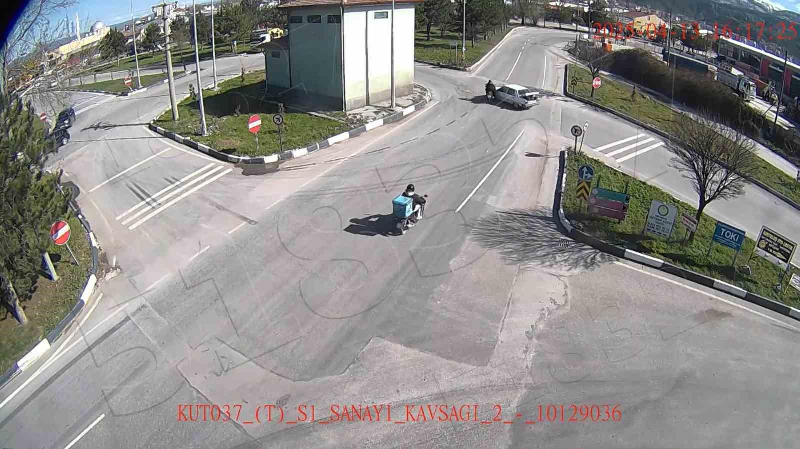 K&uuml;tahya&rsquo;daki trafik kazaları kameralara yansıdı
