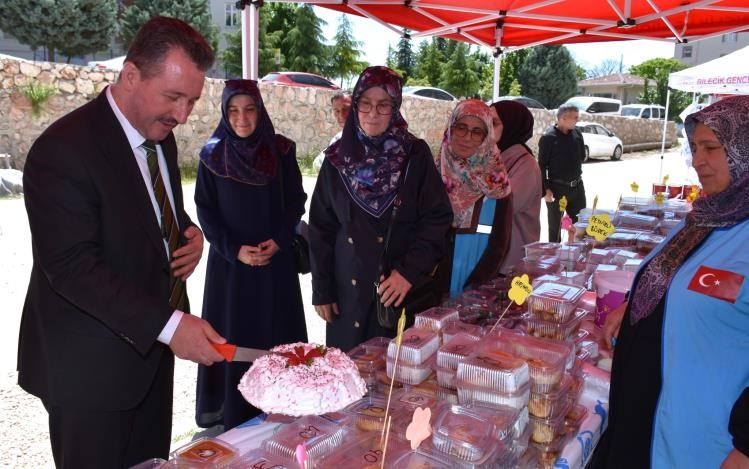 Bilecik’te hayır çarşısı kuruldu