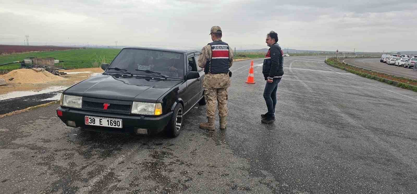 Kilis&rsquo;te aranan 24 şahıs Jandarma tarafından yakalandı
