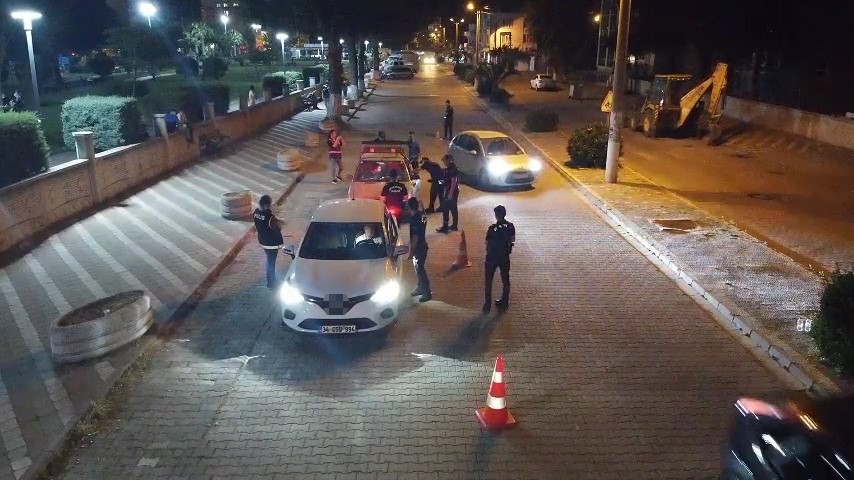 Edremit’te şok asayiş ve trafik uygulamasında 4 aranan şahıs yakalandı