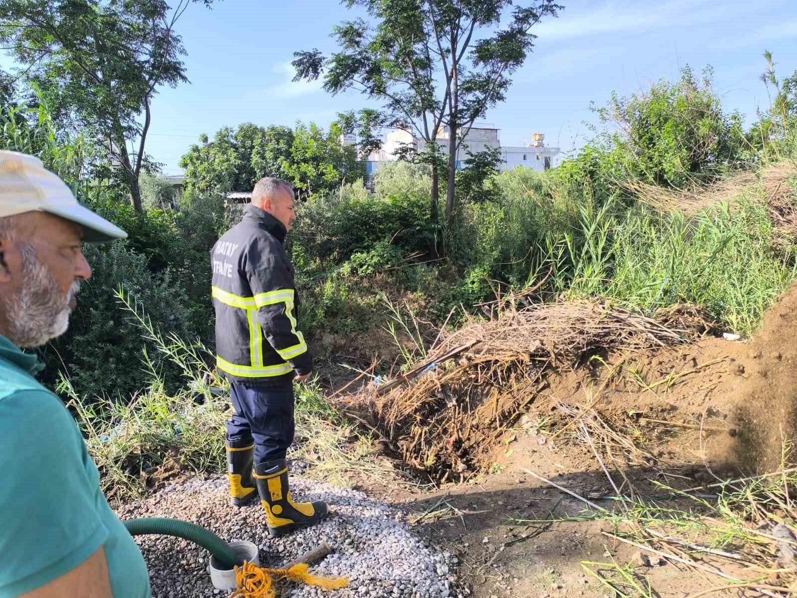 Kuyuda mahsur kalan yavru k&ouml;peğin imdadına itfaiye yetişti
