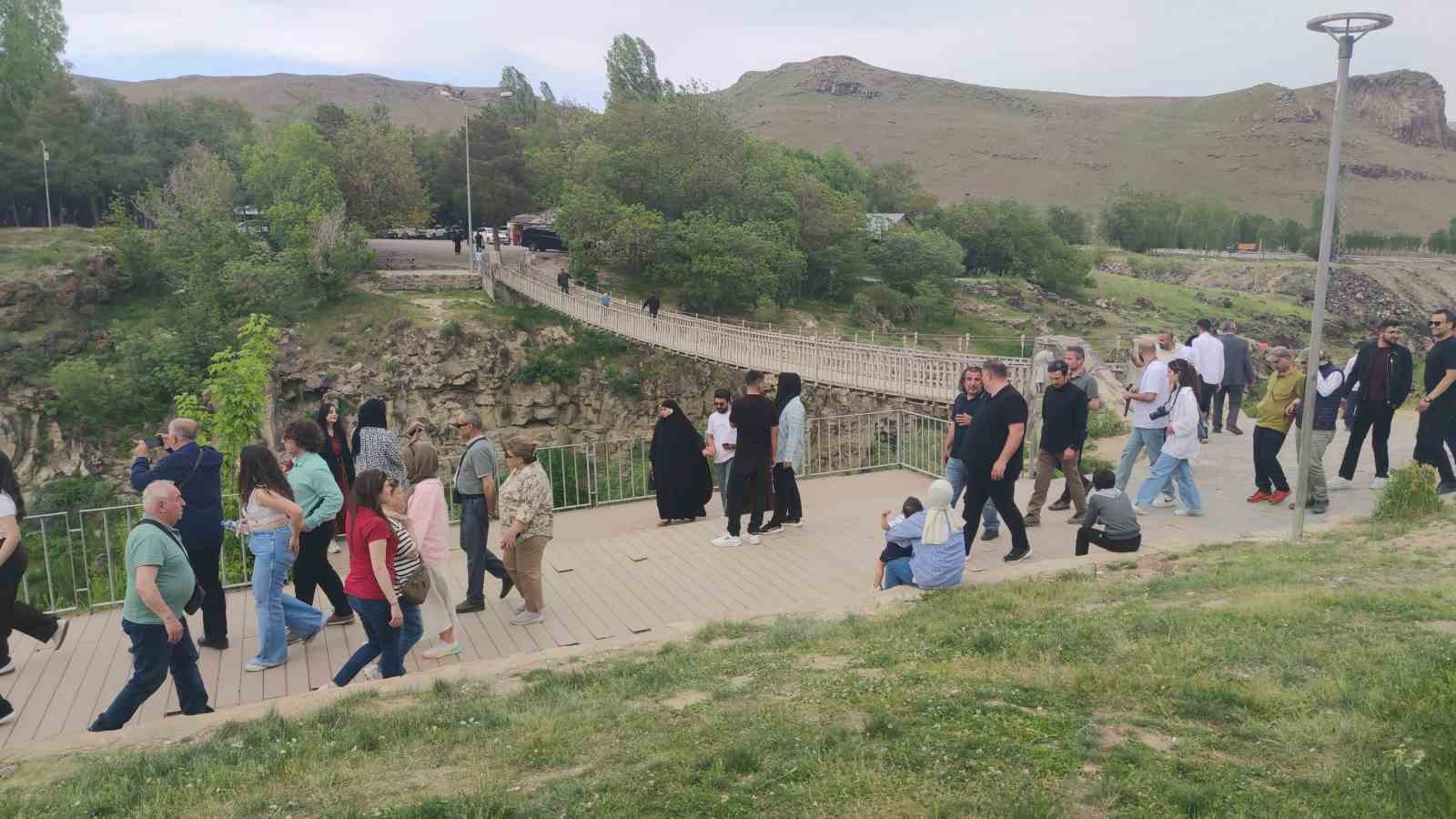 Muradiye şelalesi ile balık bendi ziyaretçilerini ağırlıyor

