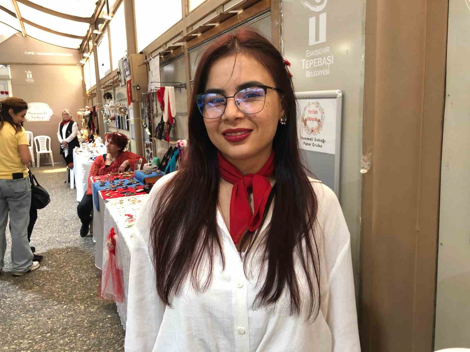 Yurt dışından gelip Hanımeli Sokağı’nda 3 boyutlu baskı ile ürettiği ürünleri satıyor