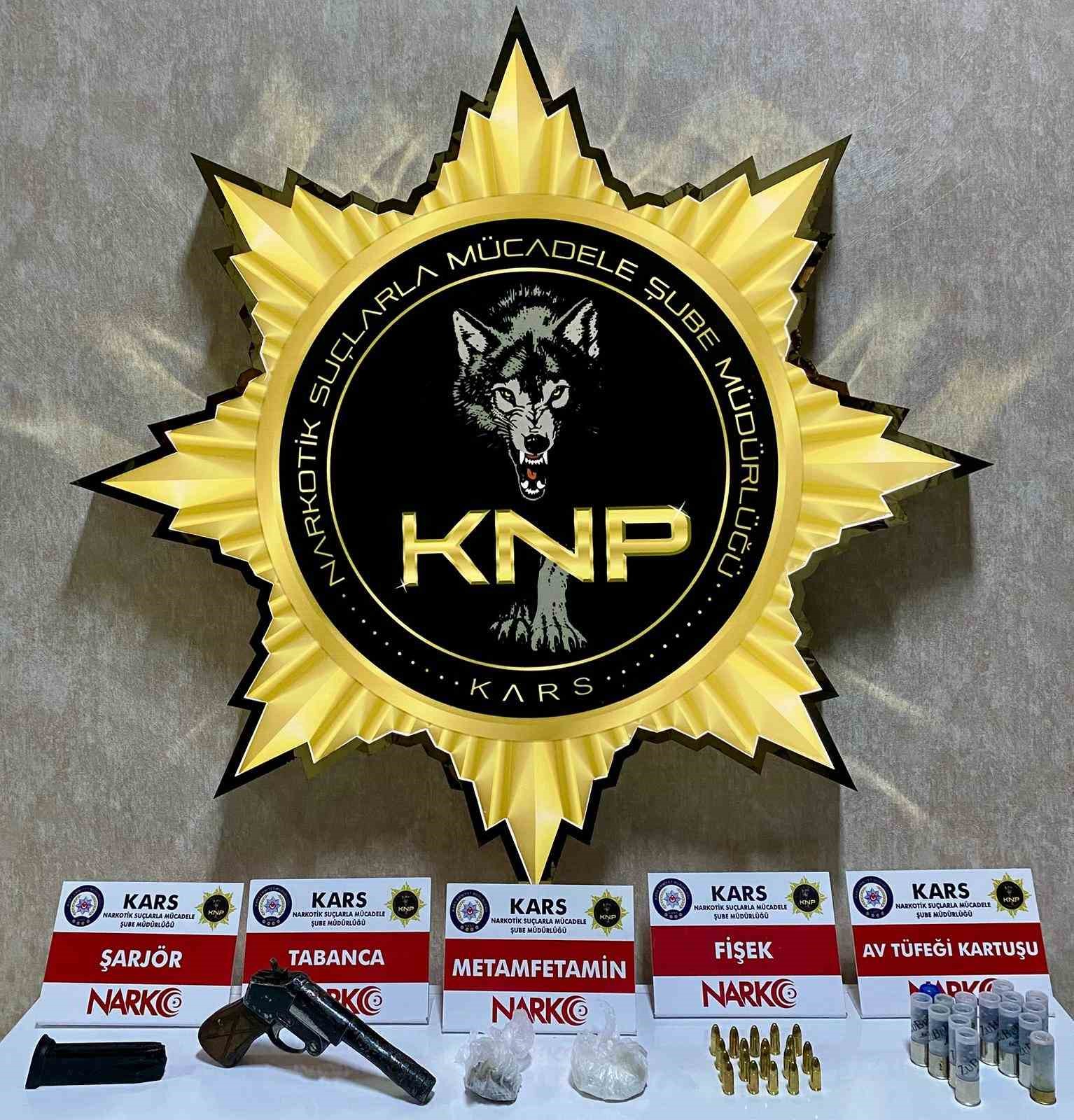 Kars’ta uyuşturucu ve silah ele geçirildi