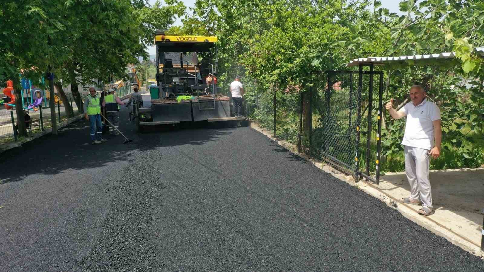 Serdar Mahallesi’nde sıcak asfalt çalışmalarında son aşamaya gelindi