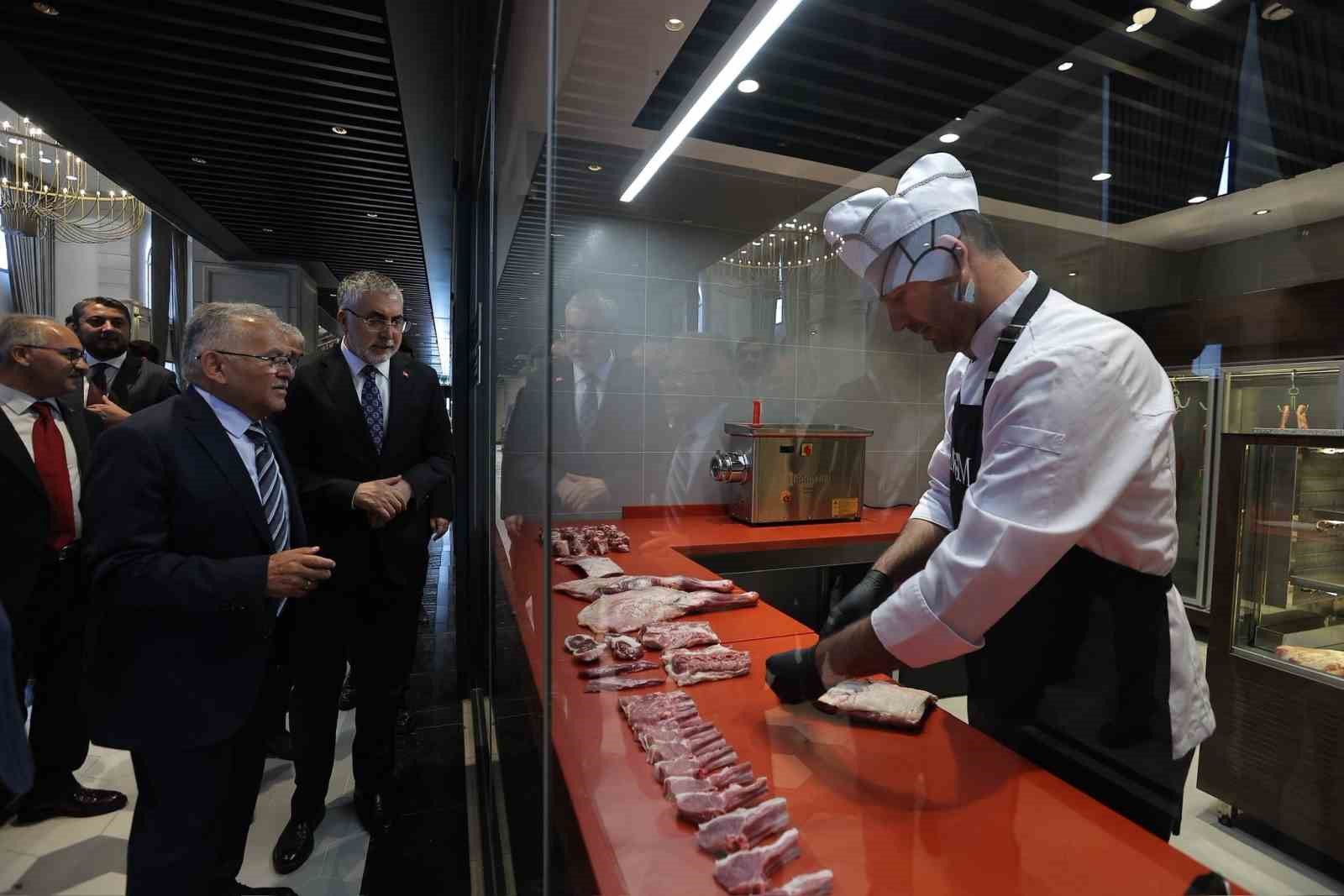 Başkan Büyükkılıç, Bakan Işıkhan’a Mutfak Sanatları Merkezi’ni tanıttı