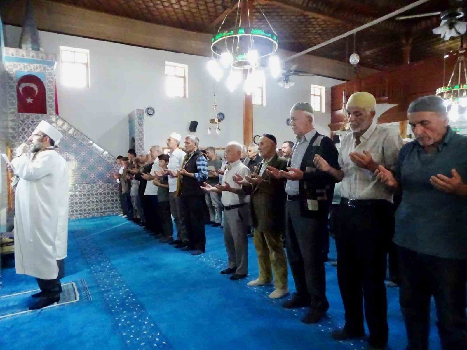 Emet Yeniceköy’de binlerce kişinin katıldığı yağmur duası