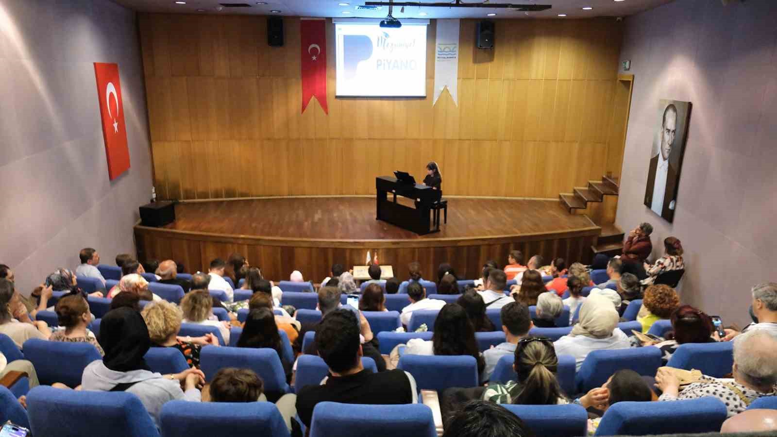 Gen&ccedil; yetenekler, performanslarıyla alkış aldı
