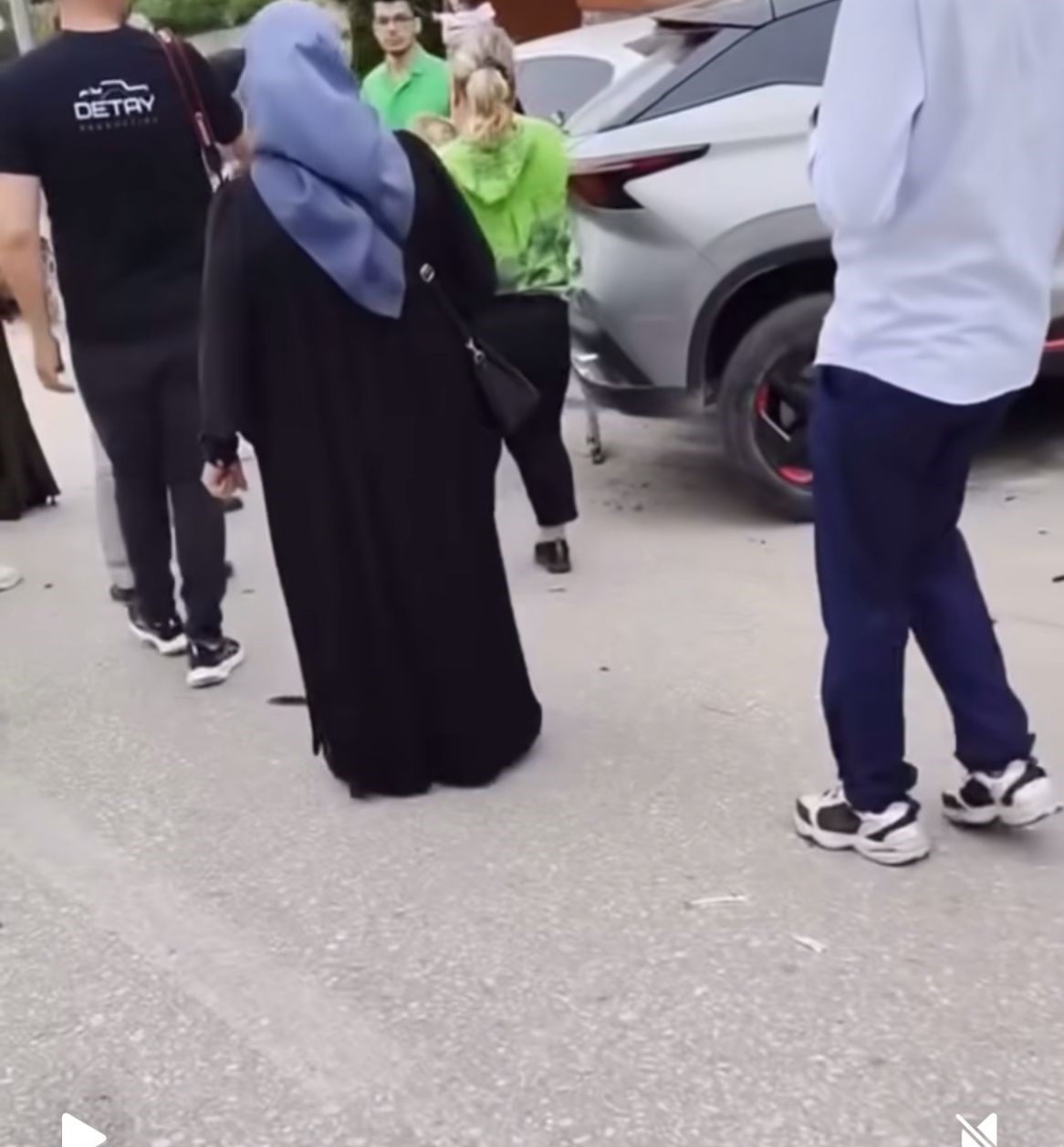 El freni çekilmeyi unutulan araç kazaya böyle karıştı