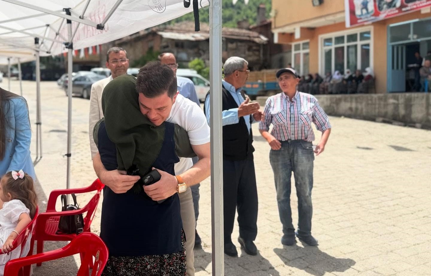 Simav&rsquo;da şehit asker Cankaya mezarı başında anıldı
