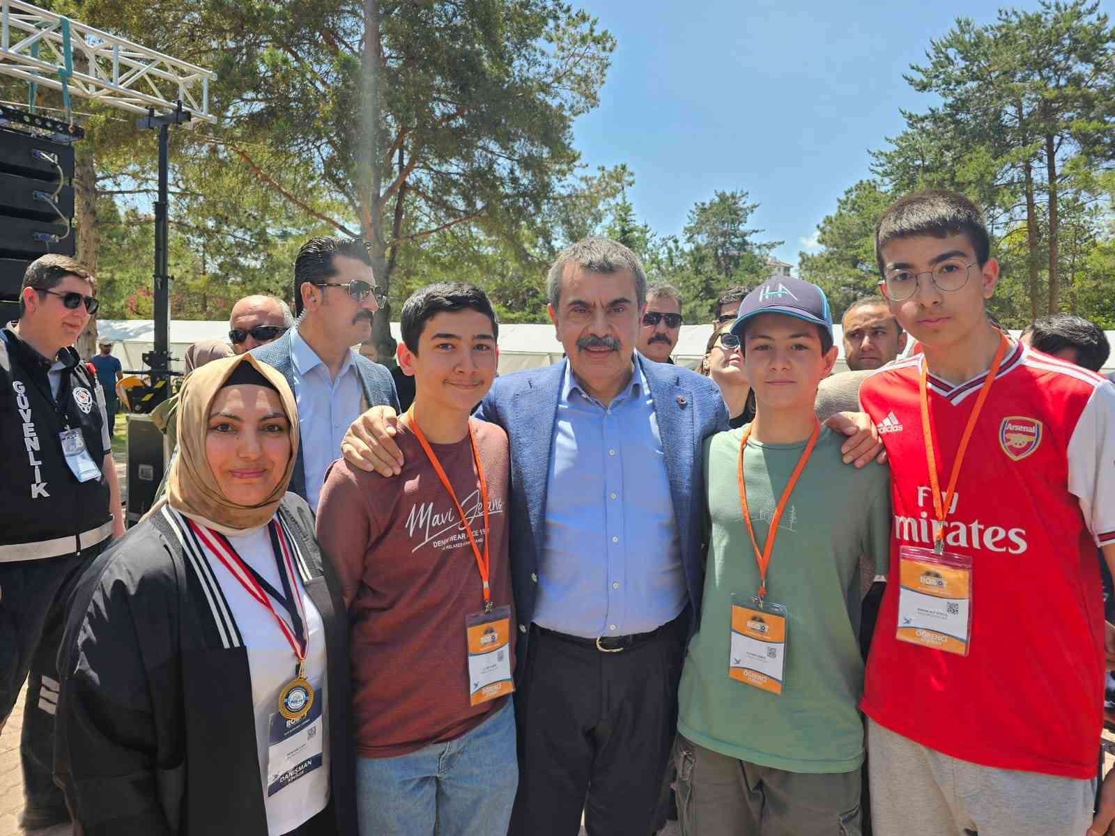 Kütahyalı öğrenci, Uluslararası MEB Robot Yarışması’nda İHA Mini Dron Kategorisinde dünya şampiyonu oldu