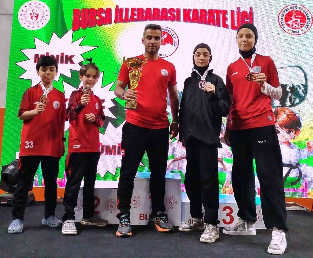 Körfezli karateciler Bursa’dan 9 madalya ile döndü

