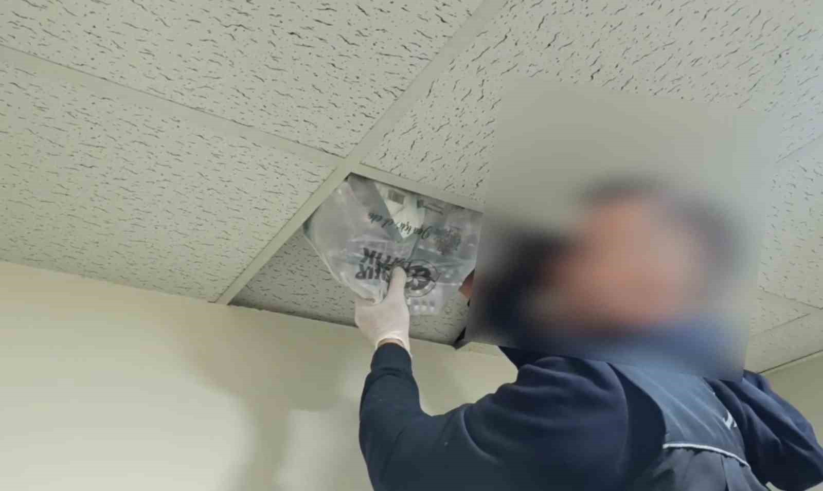 Asma tavan arasından 3 bin 155 adet uyuşturucu hap çıktı