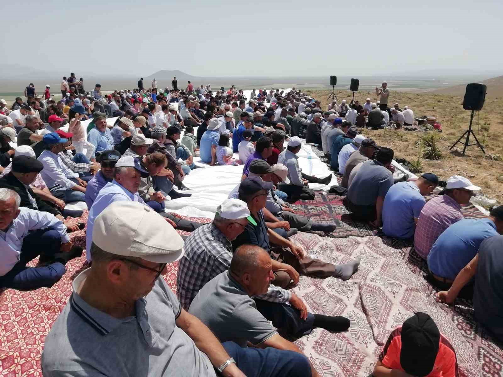 Karapınar’da yağmur duasına çıkıldı