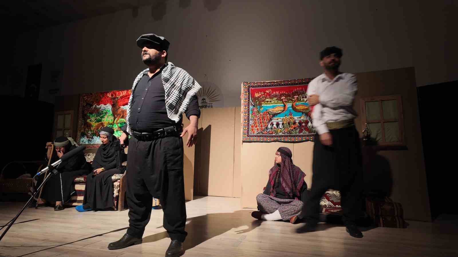 Siverek’te aşiretten barışa çağrı: "Töre" tiyatrosuna yoğun ilgi