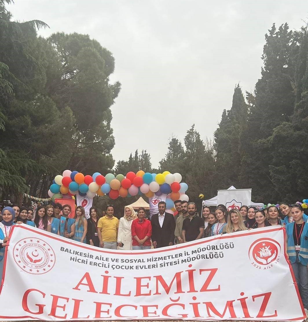 Bandırmalı çocuklar için renkli etkinlik
