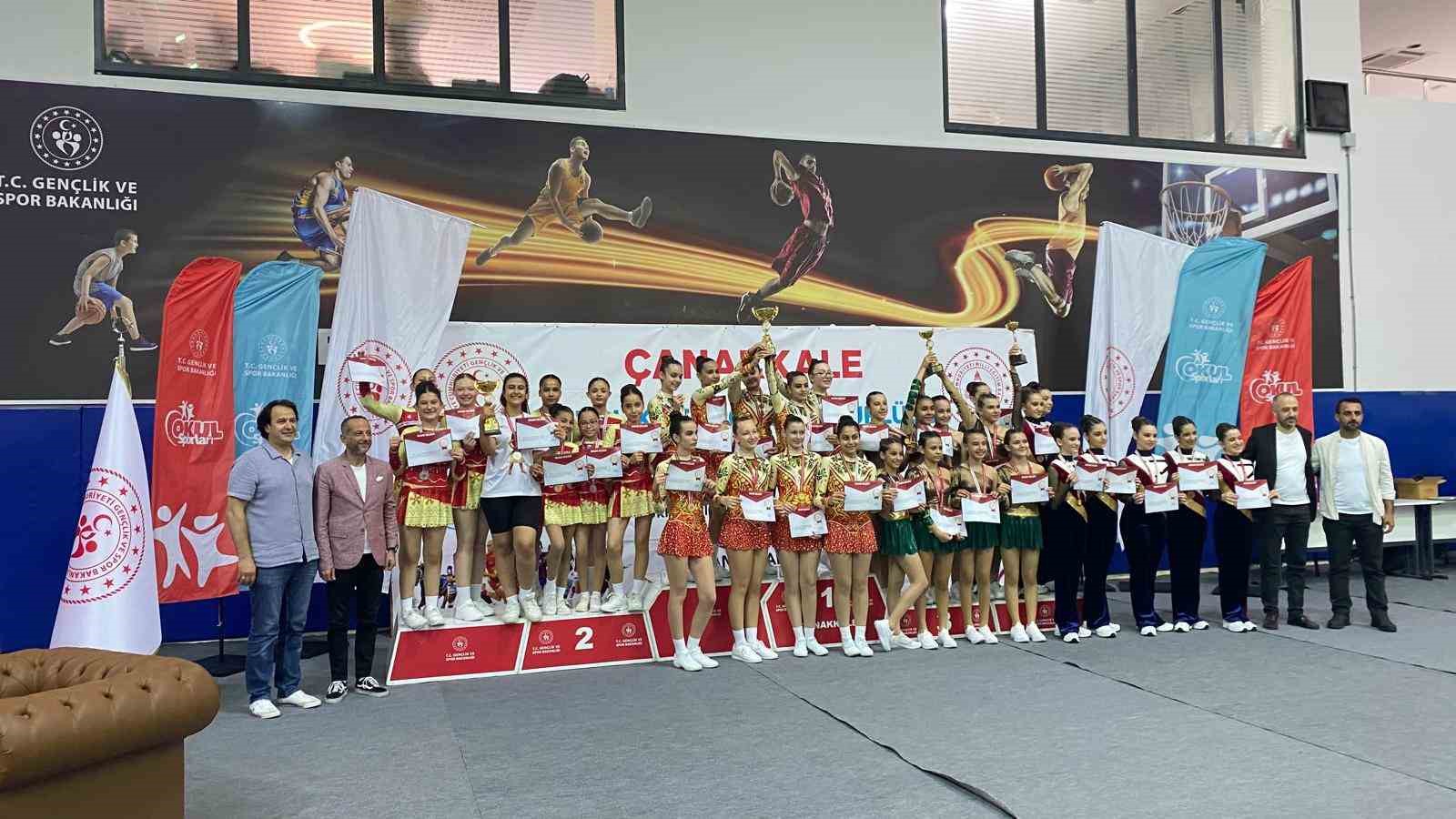 Manisalı &ouml;ğrenciler &ouml;d&uuml;le doymuyor
