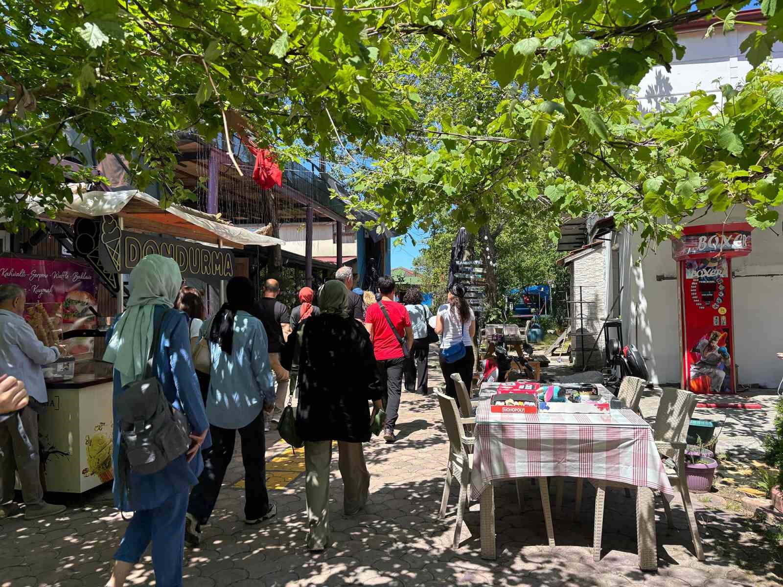 Eğitimciler doğal güzelliklerin ve kültürel zenginliklerin yolunu tuttu
