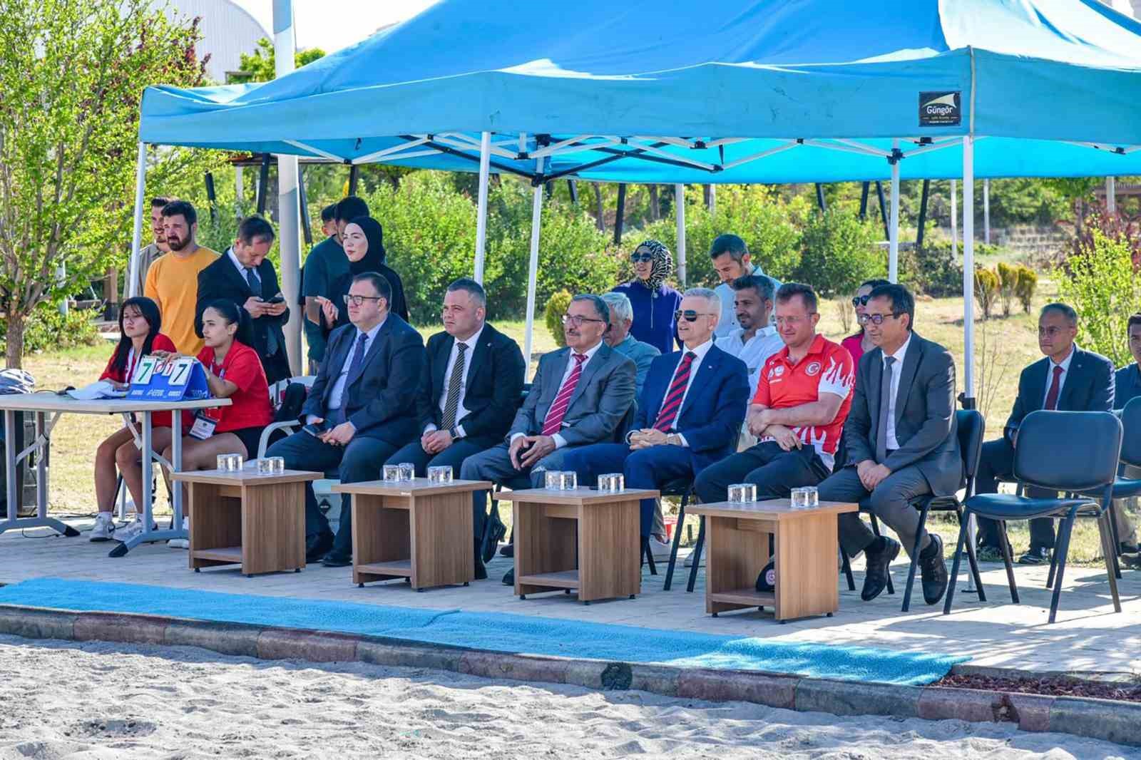 KMÜ’de plaj voleybolu heyecanı yaşandı