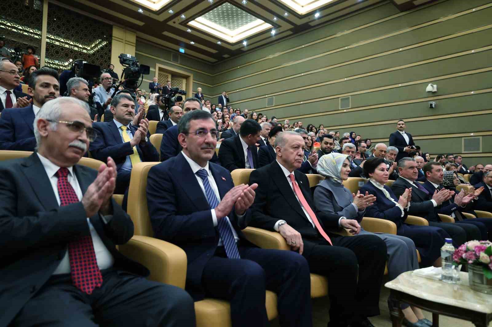 Cumhurbaşkanı Erdoğan: "Yetkisini kötüye kullananın gözünün yaşına bakmadık, bakmayız"
