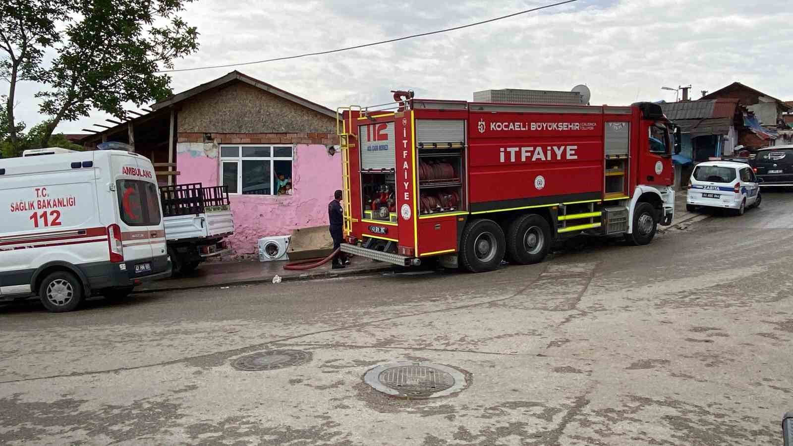 Evin odasında çıkan yangın itfaiye ekipleri tarafından söndürüldü