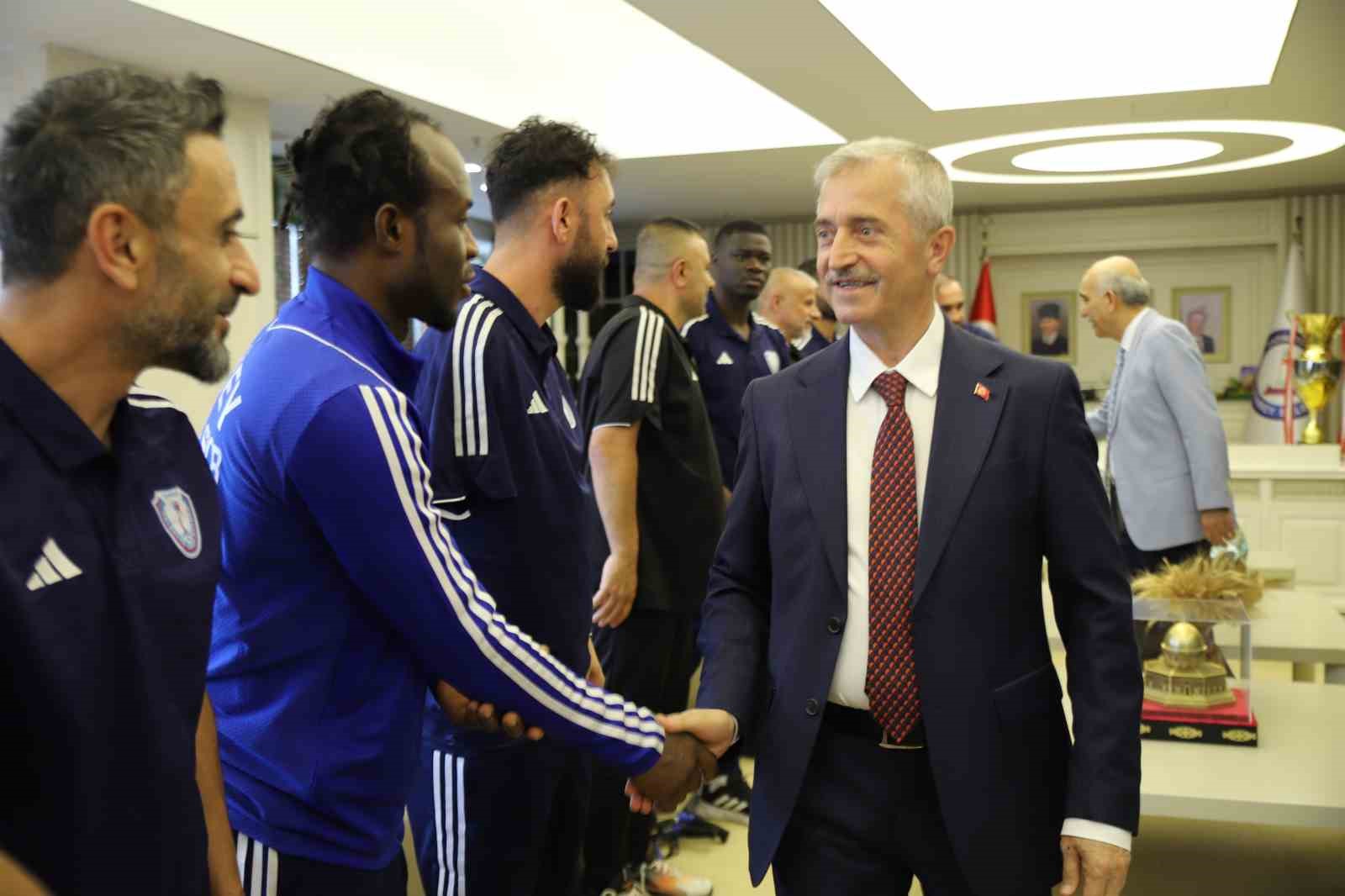 Ampute Futbol Takımı, Tahmazoğlu’nu makamında ziyaret etti