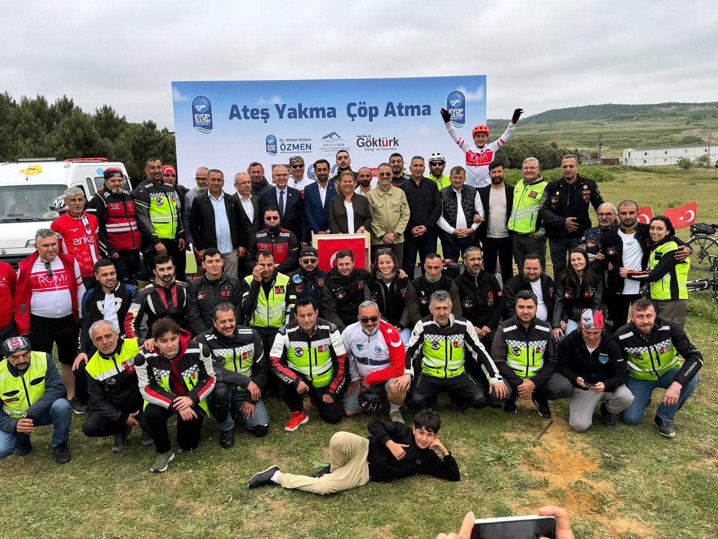 Ey&uuml;psultan k&ouml;ylerinden doğaya "Ateş Yakma, &Ccedil;&ouml;p Atma" mesajı
