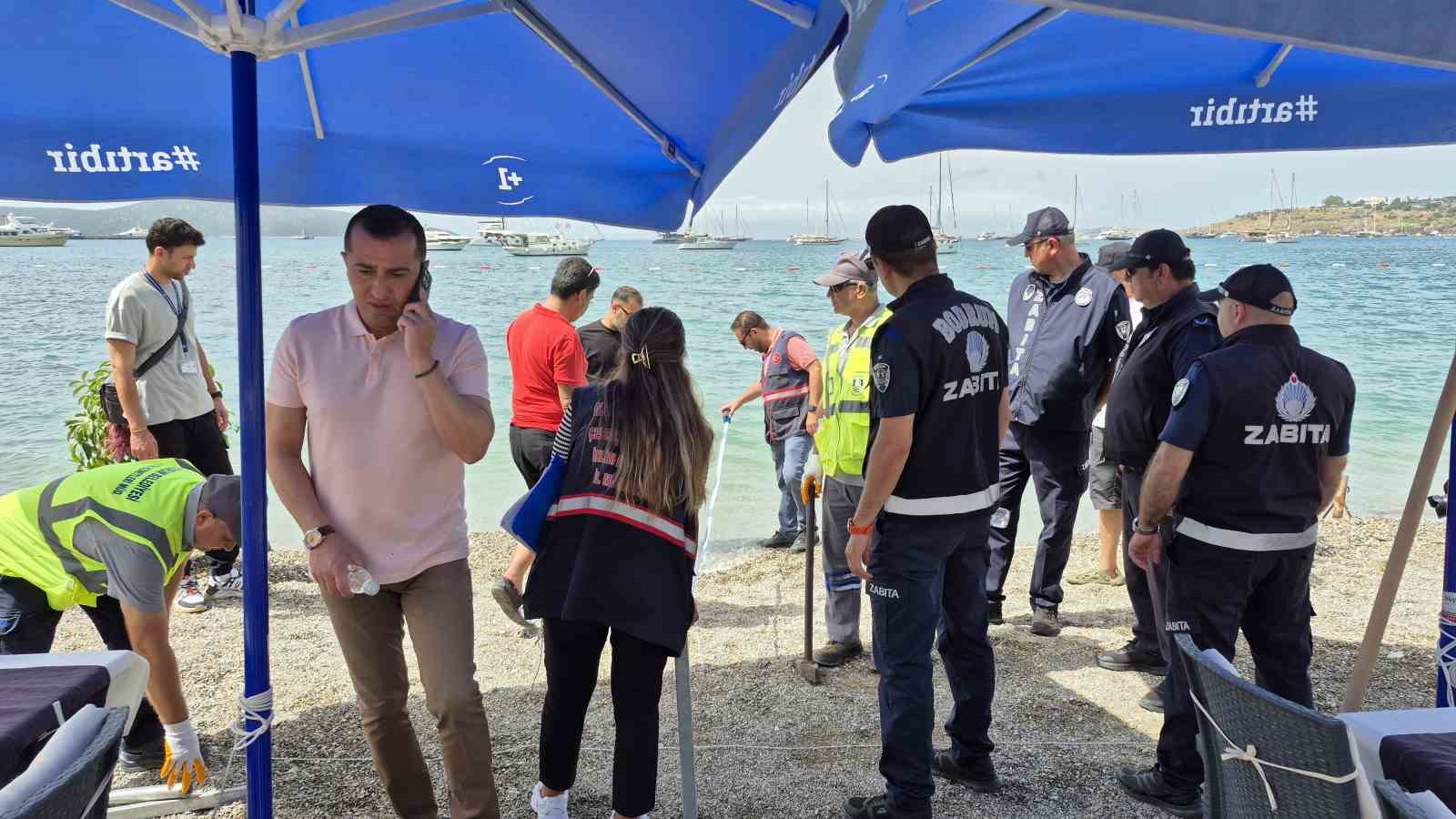 Sahilde işgale müdahale: Masalar kaldırıldı, şerit çekildi