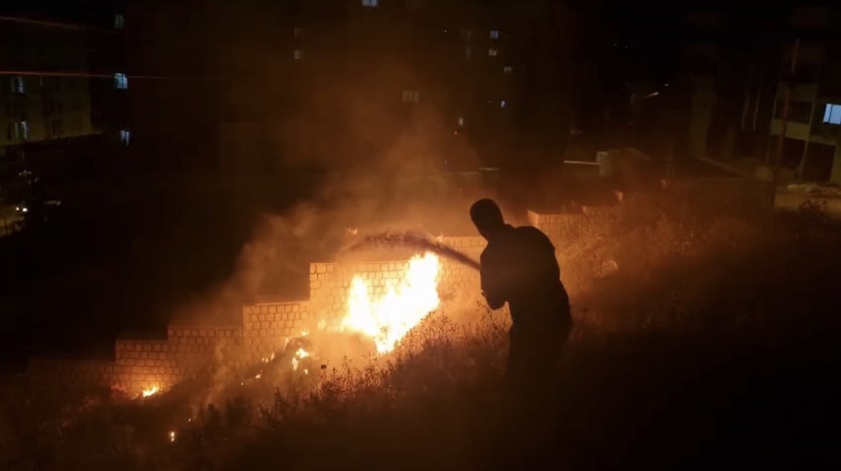 Mardin’de çıkan ot yangını söndürüldü
