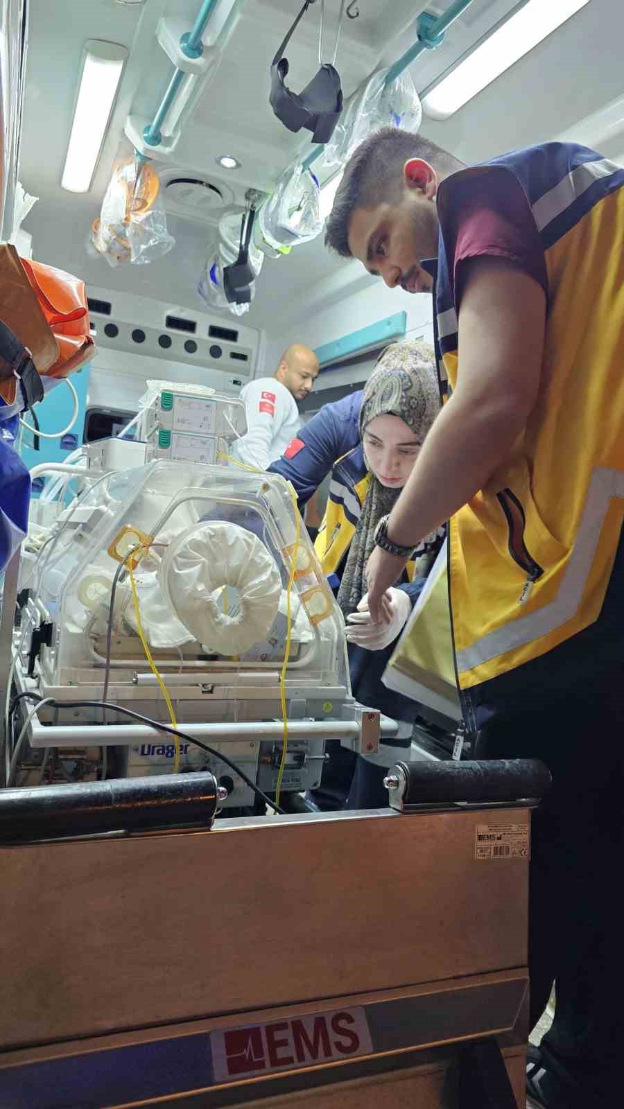 Muş’ta yenidoğan bebek için ambulans uçak havalandı