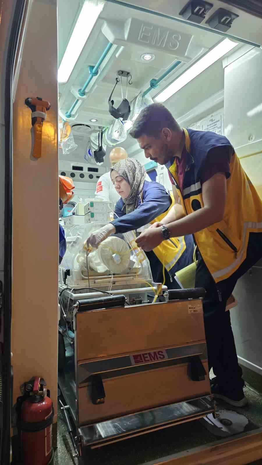 Muş&rsquo;ta yenidoğan bebek i&ccedil;in ambulans u&ccedil;ak havalandı
