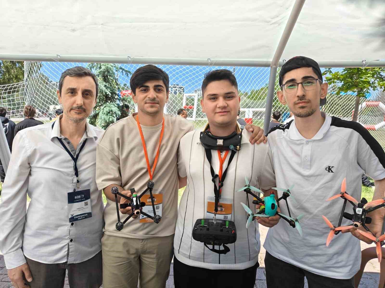 Öğrencilerden yerli yazılımlı İHA