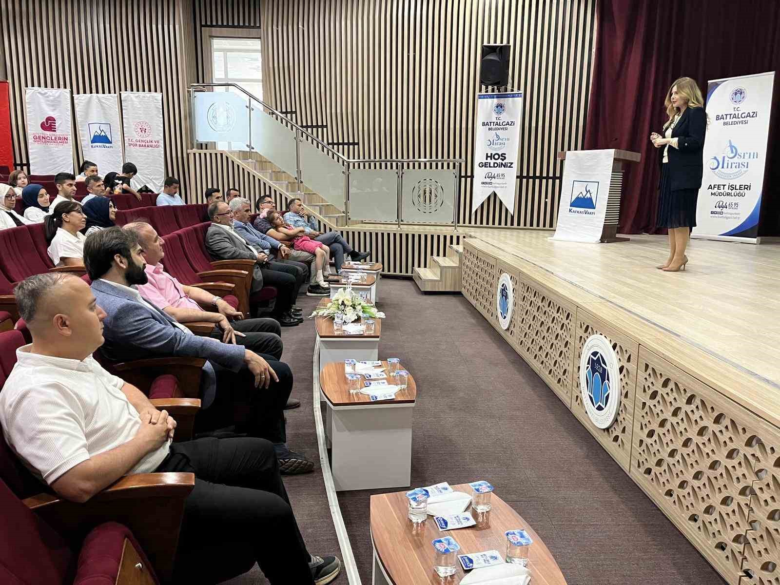 Gençler afetlere karşı bilinçlendirildi