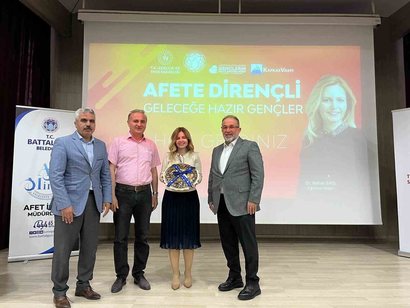 Gen&ccedil;ler afetlere karşı bilin&ccedil;lendirildi
