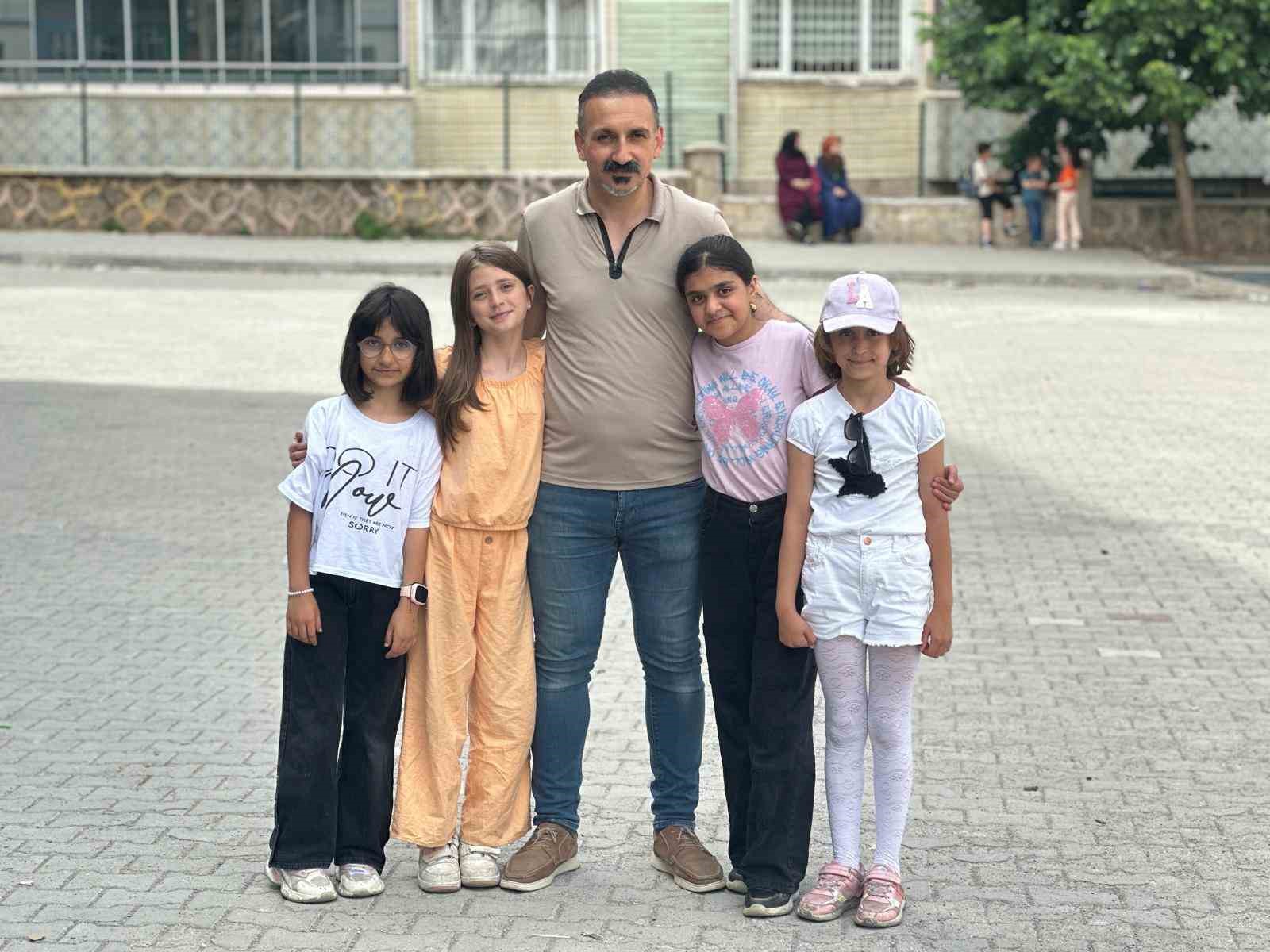 Muşlu minikler, "Gazze’de çocuk olmak" şarkısıyla dünyaya seslendiler