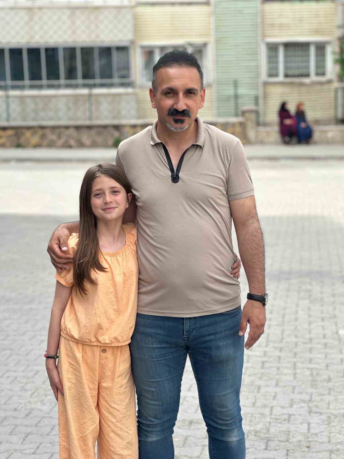 Muşlu minikler, "Gazze&rsquo;de &ccedil;ocuk olmak" şarkısıyla d&uuml;nyaya seslendiler
