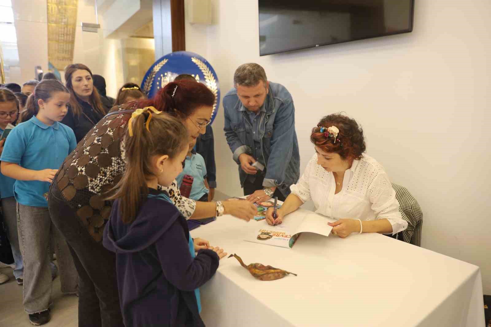 &lsquo;&Ccedil;evre Dedektifi&rsquo; kitabının yazarı &ccedil;ocuklarla buluştu
