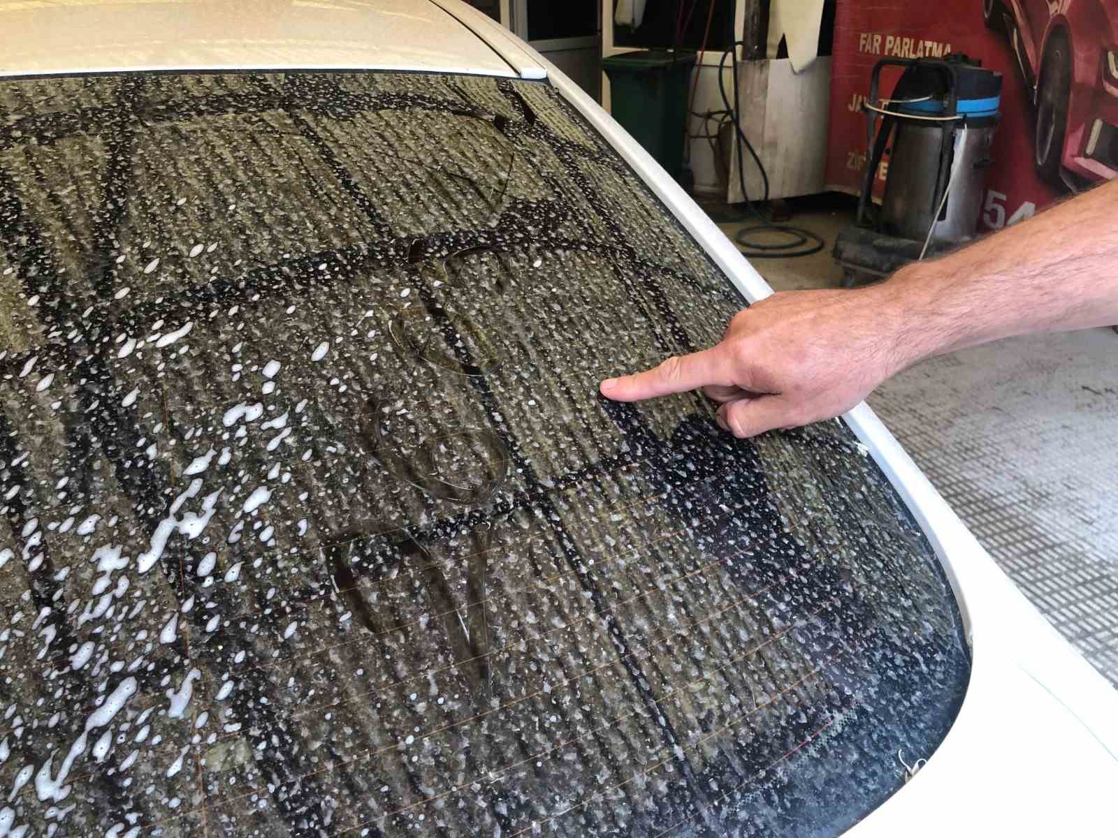 Toz taşınımı sonrası araçlar çamura bulandı