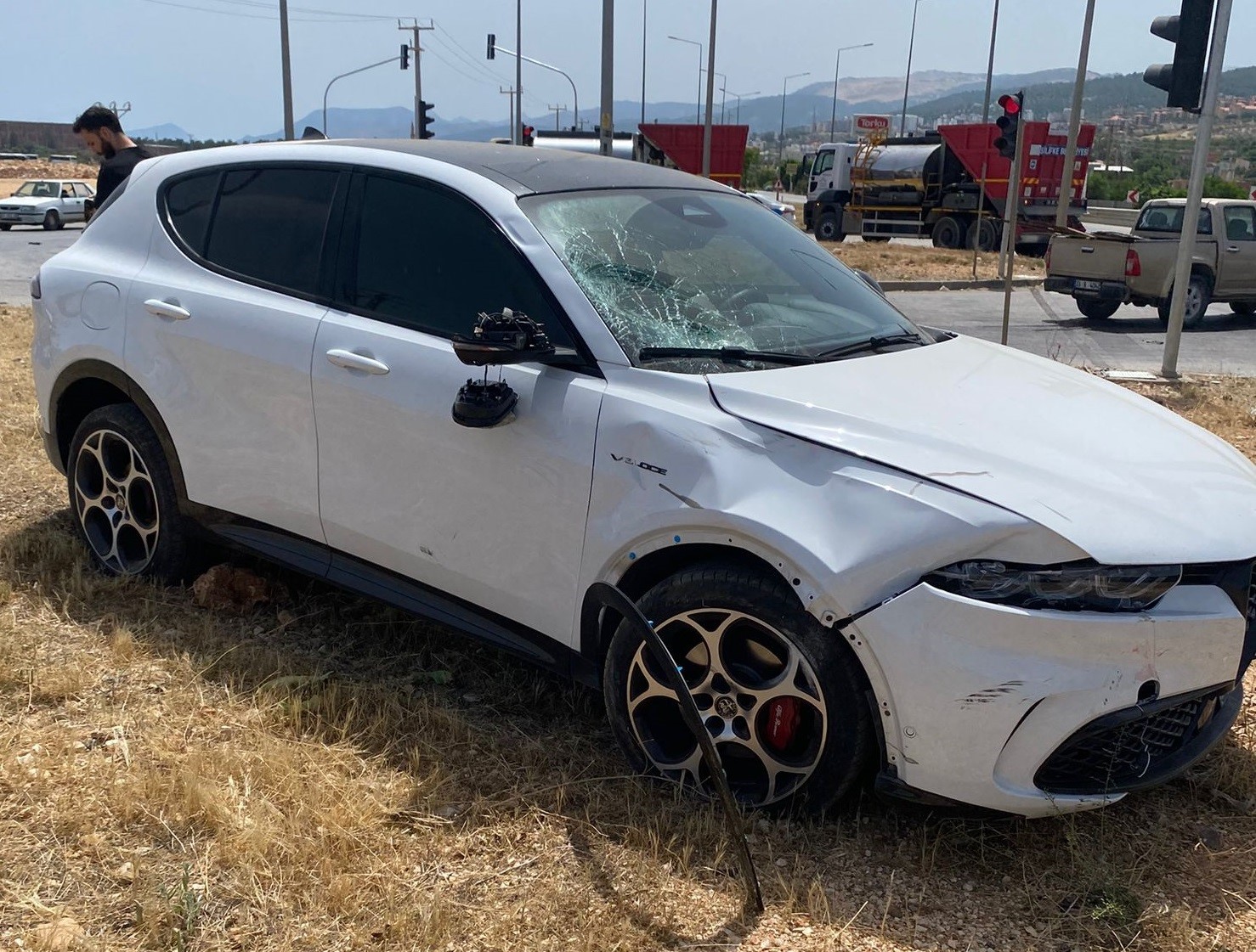Otomobilin çarptığı bisikletli hayatını kaybetti