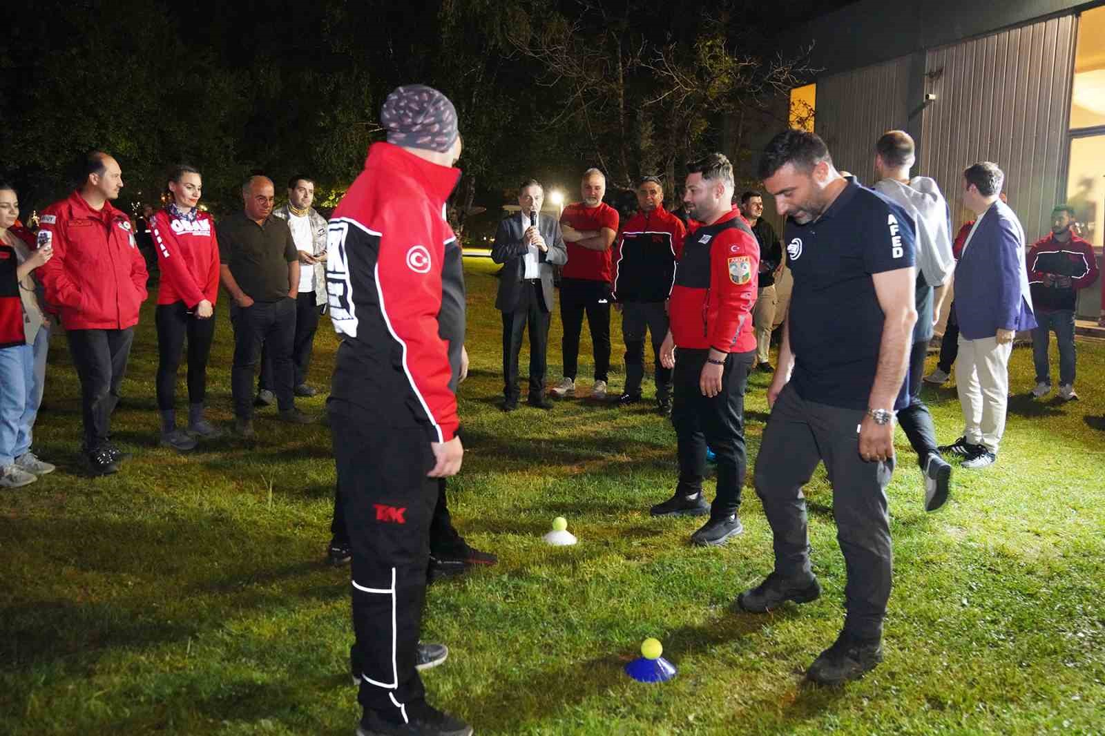 Arama kurtarma profesyonelleri ve g&ouml;n&uuml;ll&uuml;leri bu kampta buluştu
