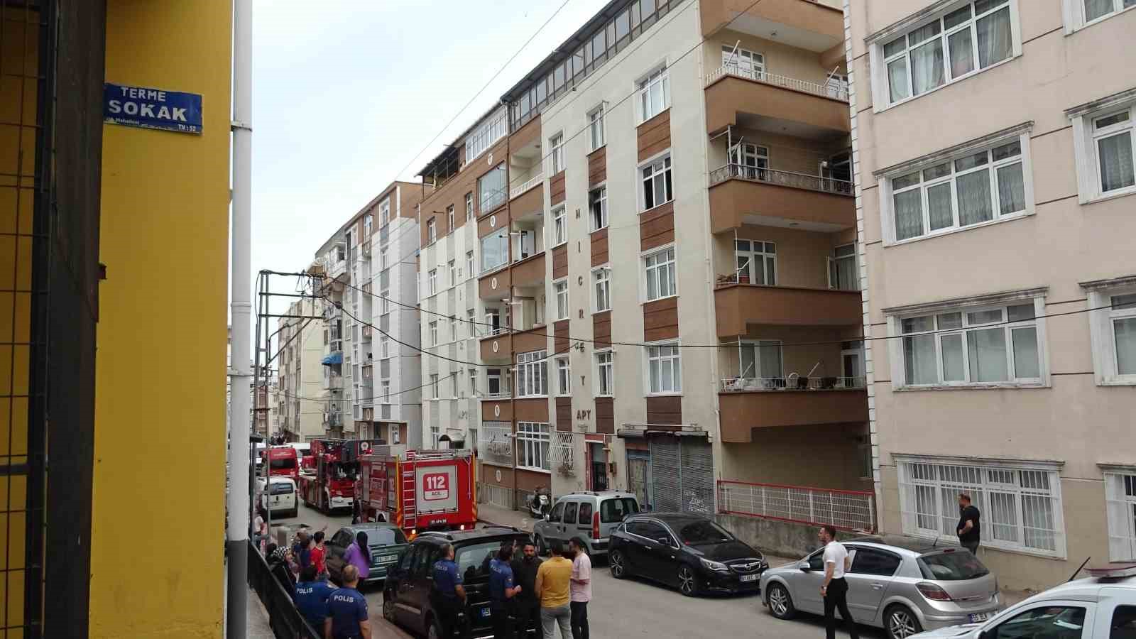 Samsun&rsquo;da yangın paniği: Babasına kızıp evi ateşe verdi
