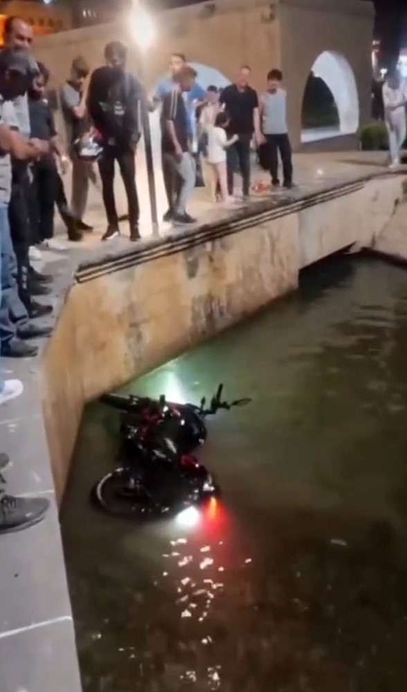 Motosikletiyle birlikte Balıklıgöl’e düştü